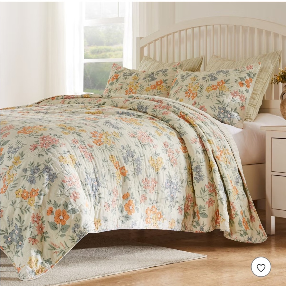 Full/Queen Quilt Set with Pillow Shams